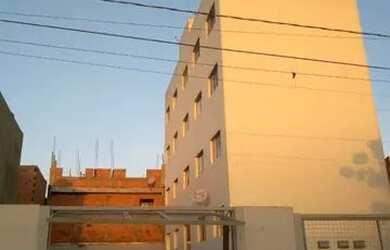 Imagem: O apartamento possui 1 Dormitório, 1 Banheiro, 1 Vaga na garagem