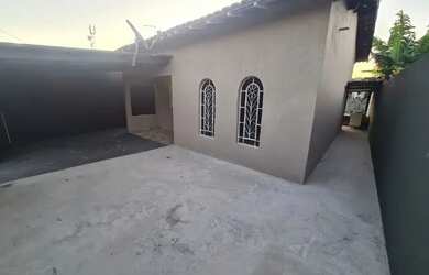 Imagem: A casa possui 2 Dormitórios, 1 Banheiro, 1 Vaga na garagem