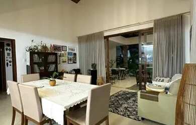 Imagem: A casa em condomínio possui 3 Dormitórios, 3 Banheiros, 158m²