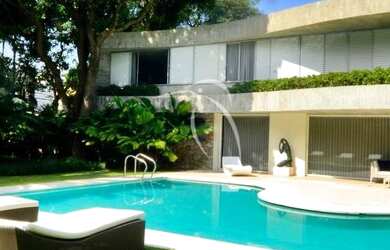 Imagem: A casa possui 5 Dormitórios, 5 Banheiros, 5 Vagas na garagem