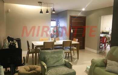 Imagem: A casa possui 3 Dormitórios, 4 Banheiros, 5 Vagas na garagem