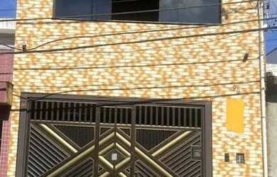 Imagem: A casa possui 3 Dormitórios, 2 Banheiros, 2 Vagas na garagem