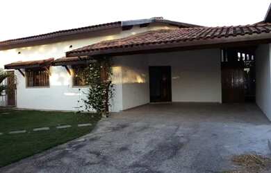 Imagem: A casa possui 3 Dormitórios, 2 Banheiros, 265m² de Área e