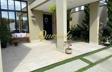 Imagem: A casa em condomínio possui 3 Dormitórios, 2 Banheiros, 2