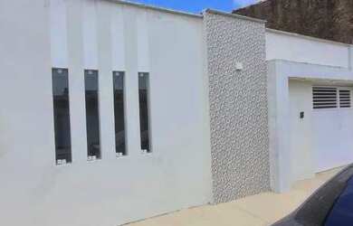 Imagem: A casa para alugar possui 3 Dormitórios, 2 Banheiros, 2 Vagas