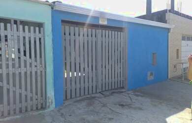 Imagem: A casa possui 1 Dormitório, 2 Vagas na garagem e está localizado