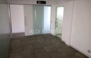 Imagem: O depósito possui 5 Vagas na garagem e 480m² de Área e está