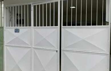 Imagem: A casa possui 2 Dormitórios, 1 Banheiro, 1 Vaga na garagem