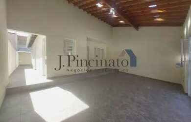 Imagem: A casa possui 2 Dormitórios, 1 Banheiro, 2 Vagas na garagem