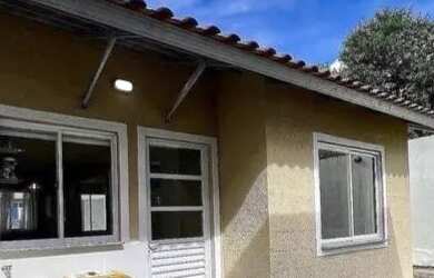 Imagem: A casa possui 2 Dormitórios, 2 Banheiros, 2 Vagas na garagem