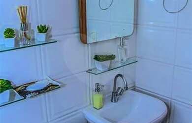 Imagem: A casa possui 4 Dormitórios, 3 Banheiros, 2 Vagas na garagem