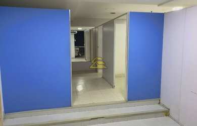 Imagem: O depósito possui 1 Vaga na garagem e 235m² de Área e está