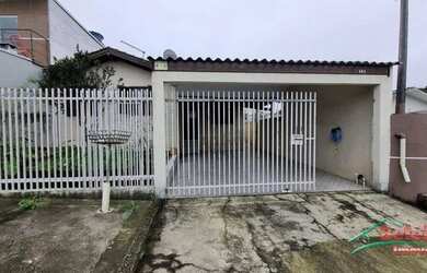 Imagem: A casa possui 3 Dormitórios, 1 Banheiro, 2 Vagas na garagem