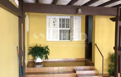 Imagem: A casa possui 2 Dormitórios, 2 Banheiros, 2 Vagas na garagem