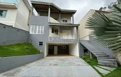 Imagem: A casa em condomínio possui 3 Dormitórios, 4 Banheiros, 250m²