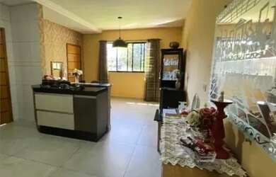 Imagem: A casae possui 3 Dormitórios, 2 Banheiros, 2 Vagas na garagem