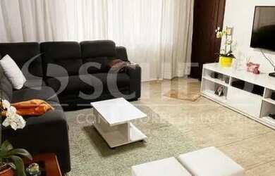 Imagem: A casa possui 3 Dormitórios, 2 Banheiros, 3 Vagas na garagem