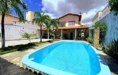 Imagem: A casa possui 5 Dormitórios, 5 Banheiros, 5 Vagas na garagem