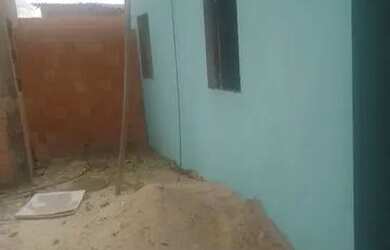 Imagem: A casa possui 2 Dormitórios e 1 Banheiro e está localizado