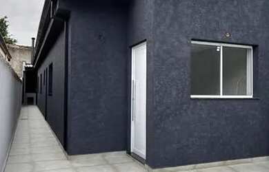 Imagem: A casa possui 2 Dormitórios, 2 Banheiros, 2 Vagas na garagem