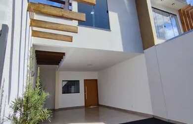 Imagem: A casa possui 3 Dormitórios, 3 Banheiros, 2 Vagas na garagem