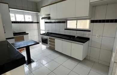 Imagem: A casa possui 3 Dormitórios, 3 Banheiros, 4 Vagas na garagem