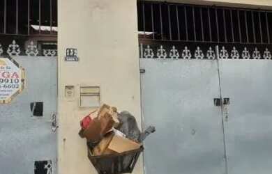 Imagem: A casa possui 2 Dormitórios, 1 Banheiro, 2 Vagas na garagem