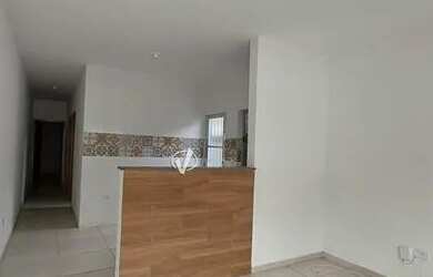 Imagem: A casa possui 2 Dormitórios, 1 Banheiro, 2 Vagas na garagem