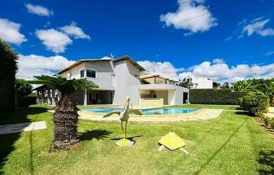 Imagem: A casa em condomínio possui 4 Dormitórios, 5 Banheiros, 3