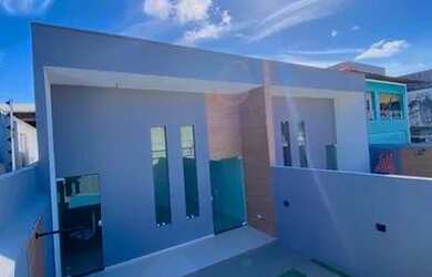 Imagem: A casa possui 3 Dormitórios, 2 Banheiros, 1 Vaga na garagem