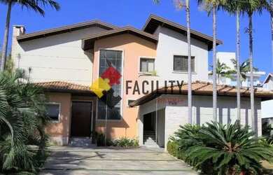 Imagem: A casa em condomínio possui 4 Dormitórios, 5 Banheiros, 5