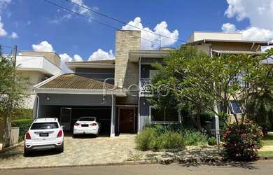 Imagem: A casa possui 3 Dormitórios, 1 Banheiro, 4 Vagas na garagem