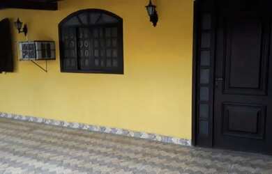 Imagem: A casa possui 2 Dormitórios, 1 Banheiro, 2 Vagas na garagem