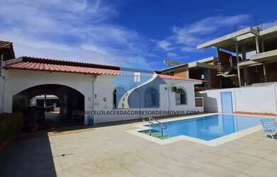 Imagem: A casa possui 4 Dormitórios, 4 Banheiros, 5 Vagas na garagem