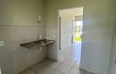 Imagem: A casa possui 2 Dormitórios, 1 Banheiro, 2 Vagas na garagem