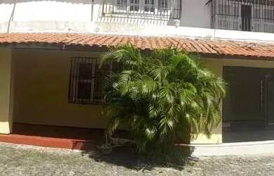 Imagem: A casa possui 5 Dormitórios, 4 Banheiros, 5 Vagas na garagem