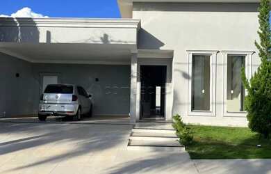 Imagem: A casa em condomínio possui 3 Dormitórios, 3 Banheiros, 2