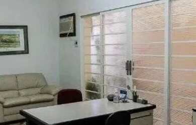 Imagem: O depósito possui 5 Vagas na garagem e 227m² de Área e está