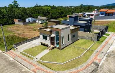 Imagem 3: Casa nova de esquina em Criciúma, bairro Buenos Aires, 2 quartos, com acabamento moderno