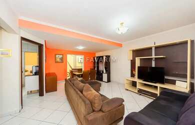 Imagem: A casa em condomínio possui 3 Dormitórios, 3 Banheiros, 2