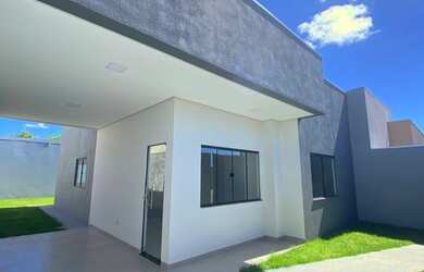 Imagem: A casa possui 2 Dormitórios, 2 Banheiros, 2 Vagas na garagem