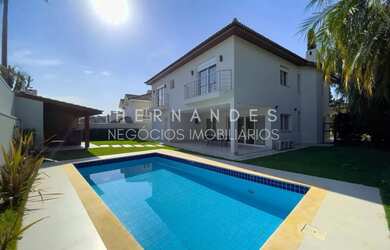 Imagem: A casa em condomínio possui 4 Dormitórios, 4 Banheiros, 4