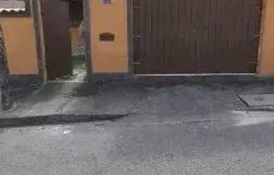 Imagem: A casa possui 2 Dormitórios, 2 Banheiros, 1 Vaga na garagem