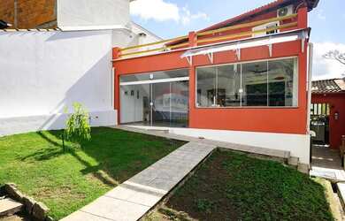 Imagem: A casa possui 2 Dormitórios, 2 Banheiros, 1 Vaga na garagem