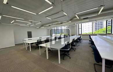 Imagem 1: Conjunto, 374 m² - venda por R$ 3.935.400,02 ou aluguel por R$ 30.560,01/mês...