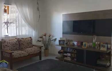 Imagem: A casa à venda possui 3 Dormitórios, 2 Banheiros, 2 Vagas