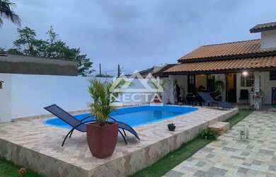 Imagem: A casa possui 2 Dormitórios, 1 Banheiro, 5 Vagas na garagem