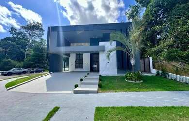 Imagem: A casa em condomínio possui 4 Dormitórios, 5 Banheiros, 4