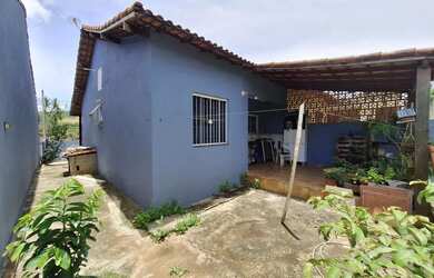 Imagem: A casa possui 2 Dormitórios, 1 Banheiro, 1 Vaga na garagem