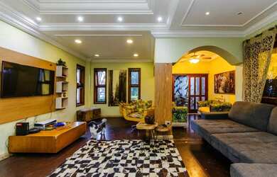 Imagem: A casa em condomínio possui 4 Dormitórios, 5 Banheiros, 5